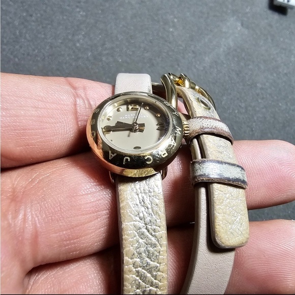 Marc By Marc Jacobs Ladies Quartz Watch Gold Tone Leather Wrap Bracelet Working - Picture 2 of 9